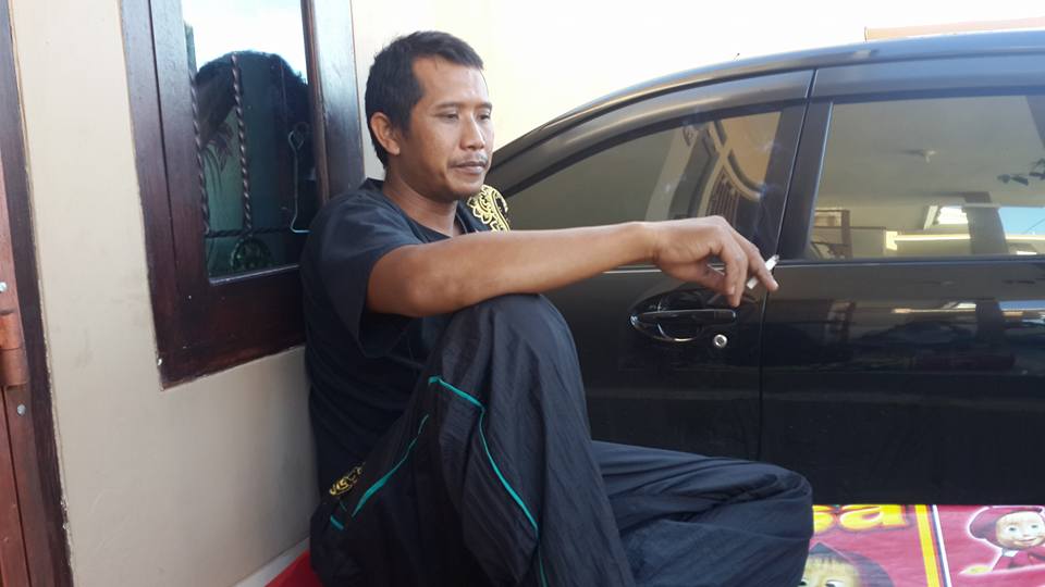 Seseorang yang Datang dan Cerewet di Pagi Buta